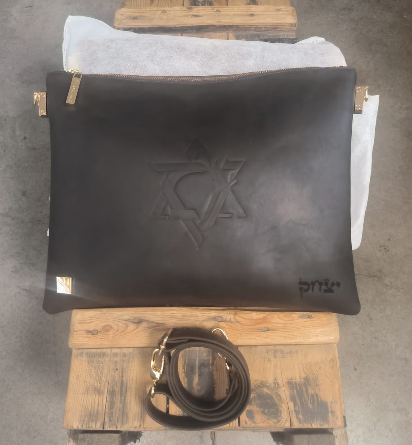 Customer photo review of MAGEN DAVID – Dark brown matt
