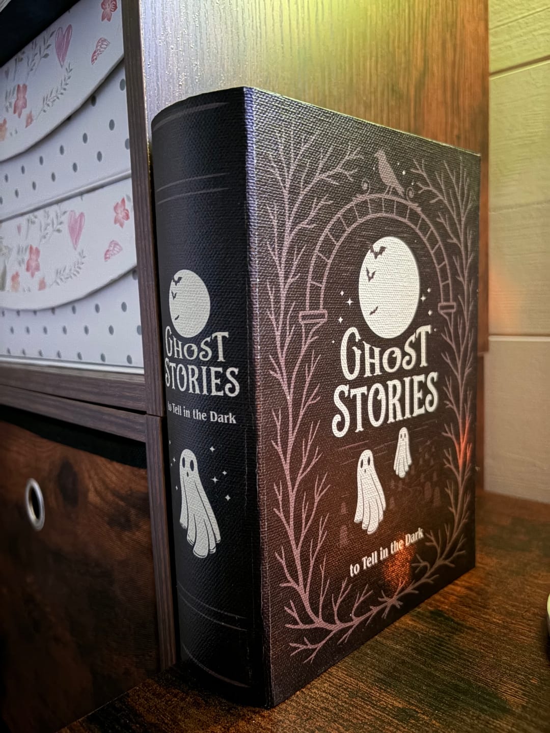 Customer photo review of Buch Aufbewahrungsbox „Ghost Stories“ – Spooky Buchbox