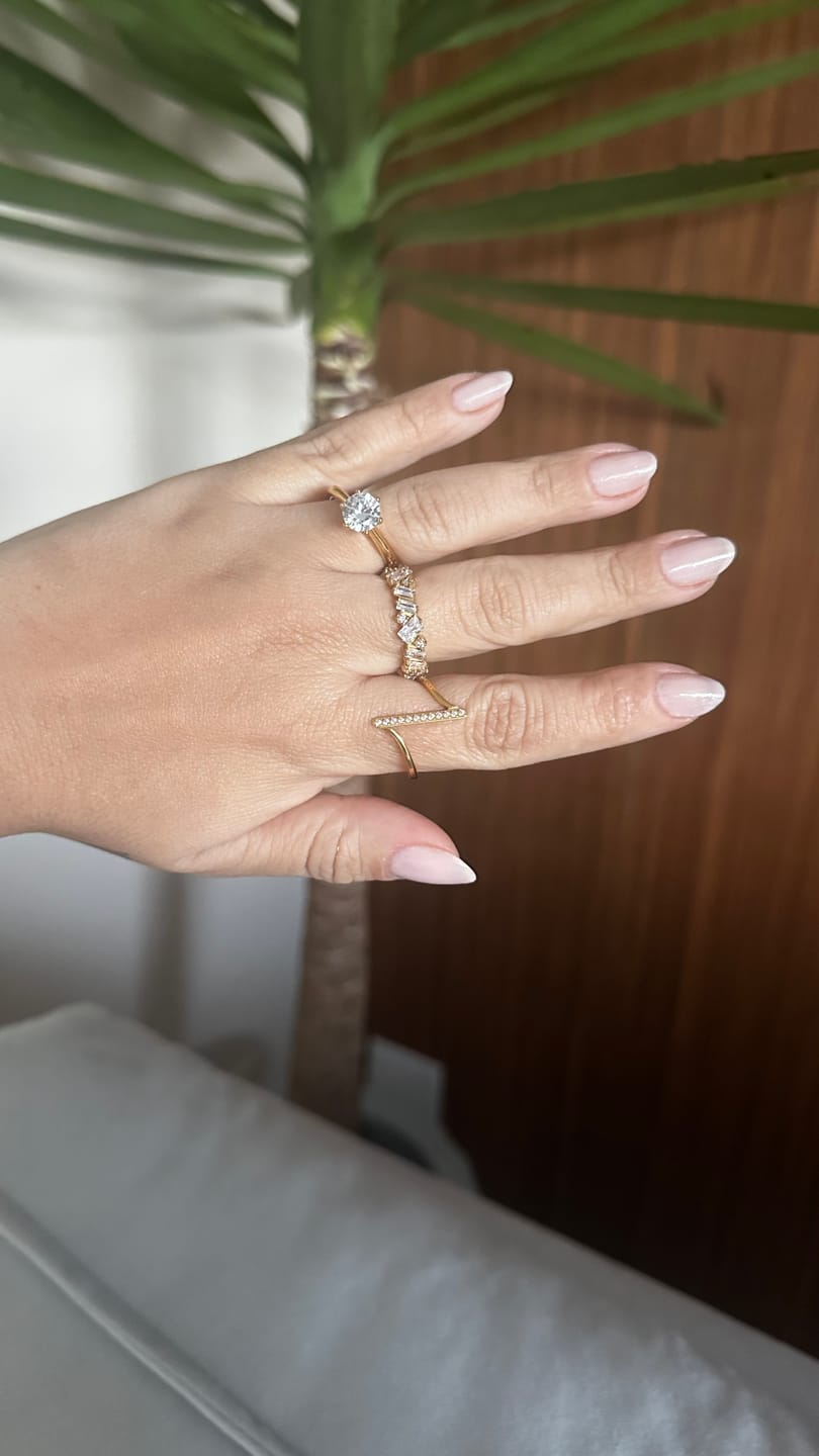 Customer photo review of Anel Solitário Beout Banhado em Ouro 18k