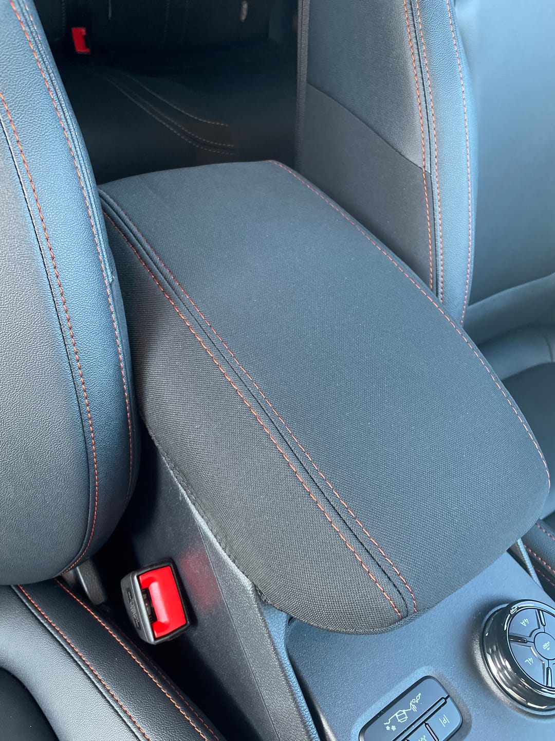 Customer photo review of Ford Next-Gen Ranger T6.2 - Wildtrak, Wildtrak X, Platinum & Stormtrak - GP6 Premium Neoprene Console Lid Cover (Available)
