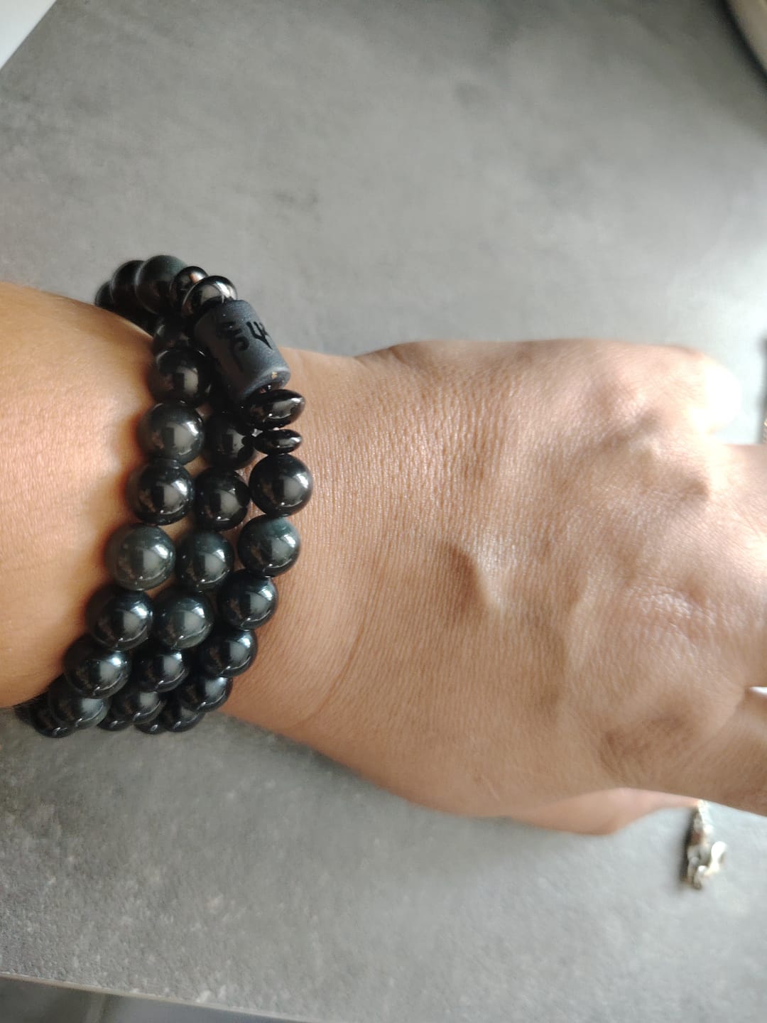 Customer photo review of Gakuto - Bracelet/Collier Obsidienne Arc-en-Ciel