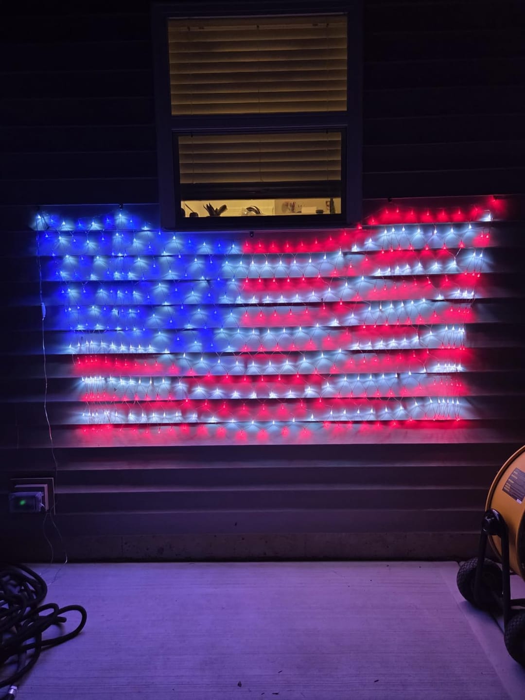 Customer photo review of Custom Solar-Powered National Flag Net Lights - Commemorative and Fun Outdoor Decorations
