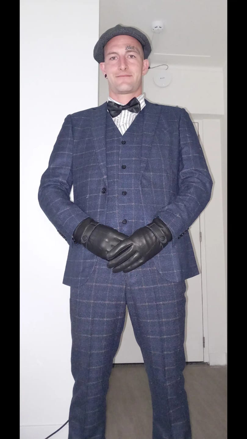 Customer photo review of Three-piece suit Shelby