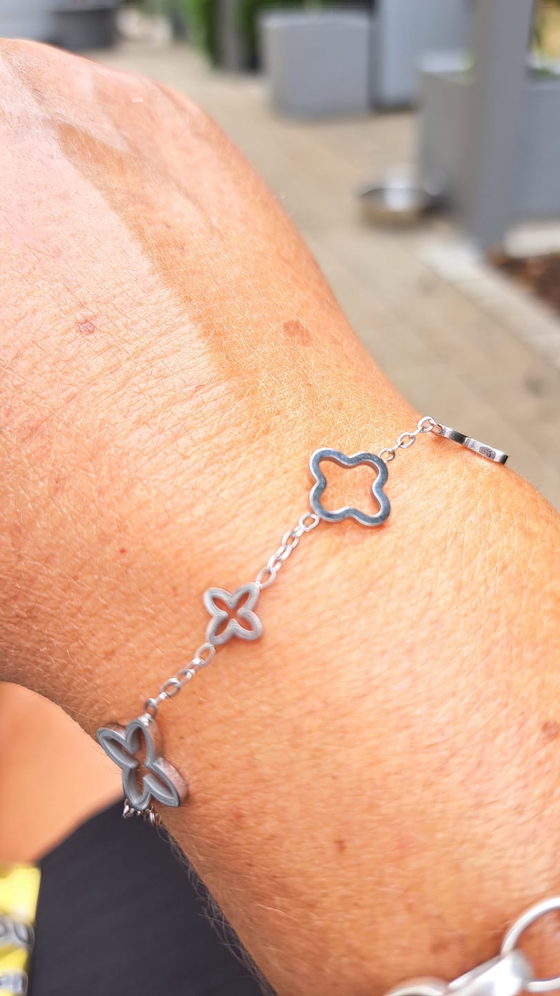 Customer photo review of Clover Armband