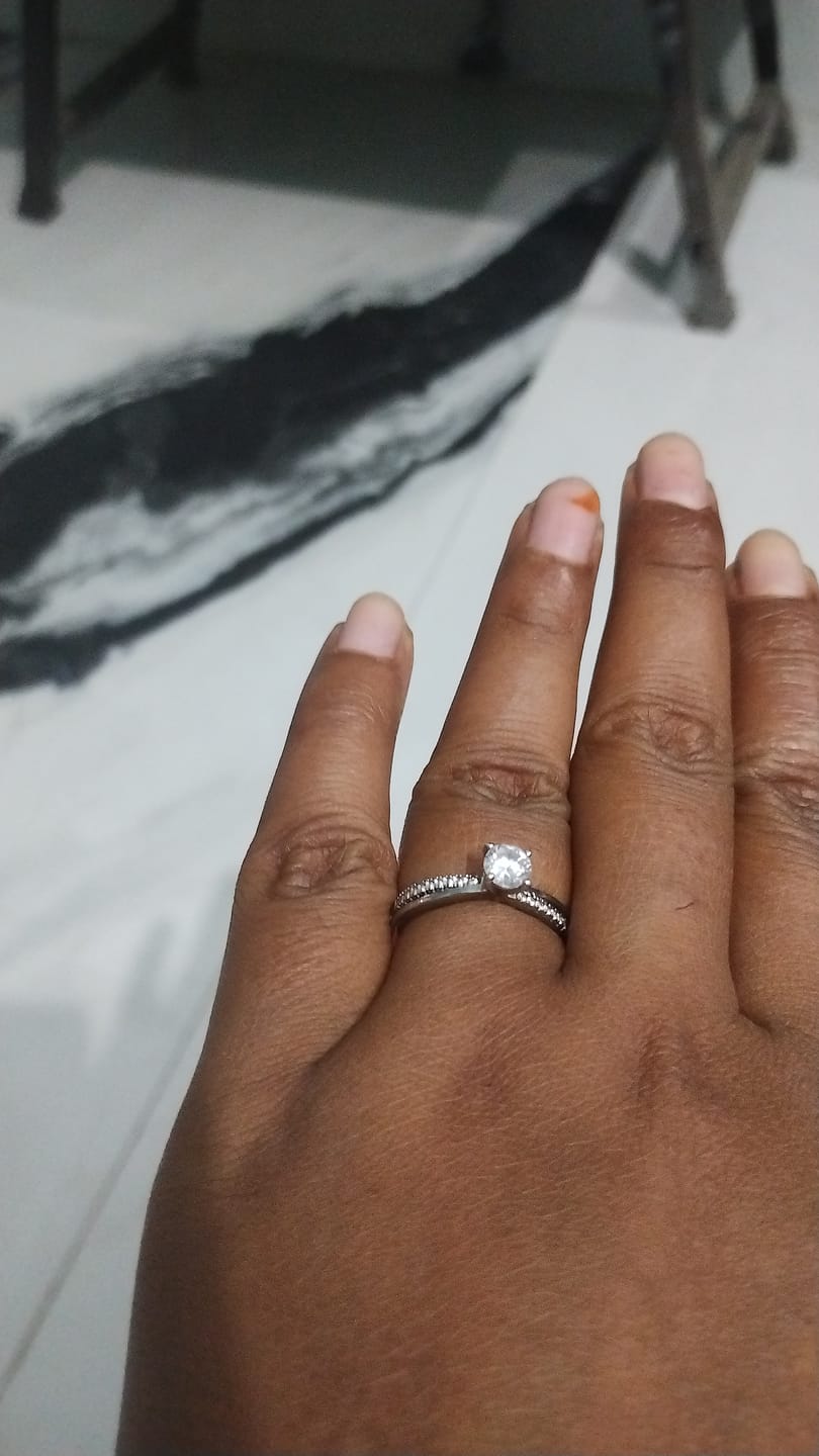 Customer photo review of Kriti Sanon Silver Zircon Layered Ring