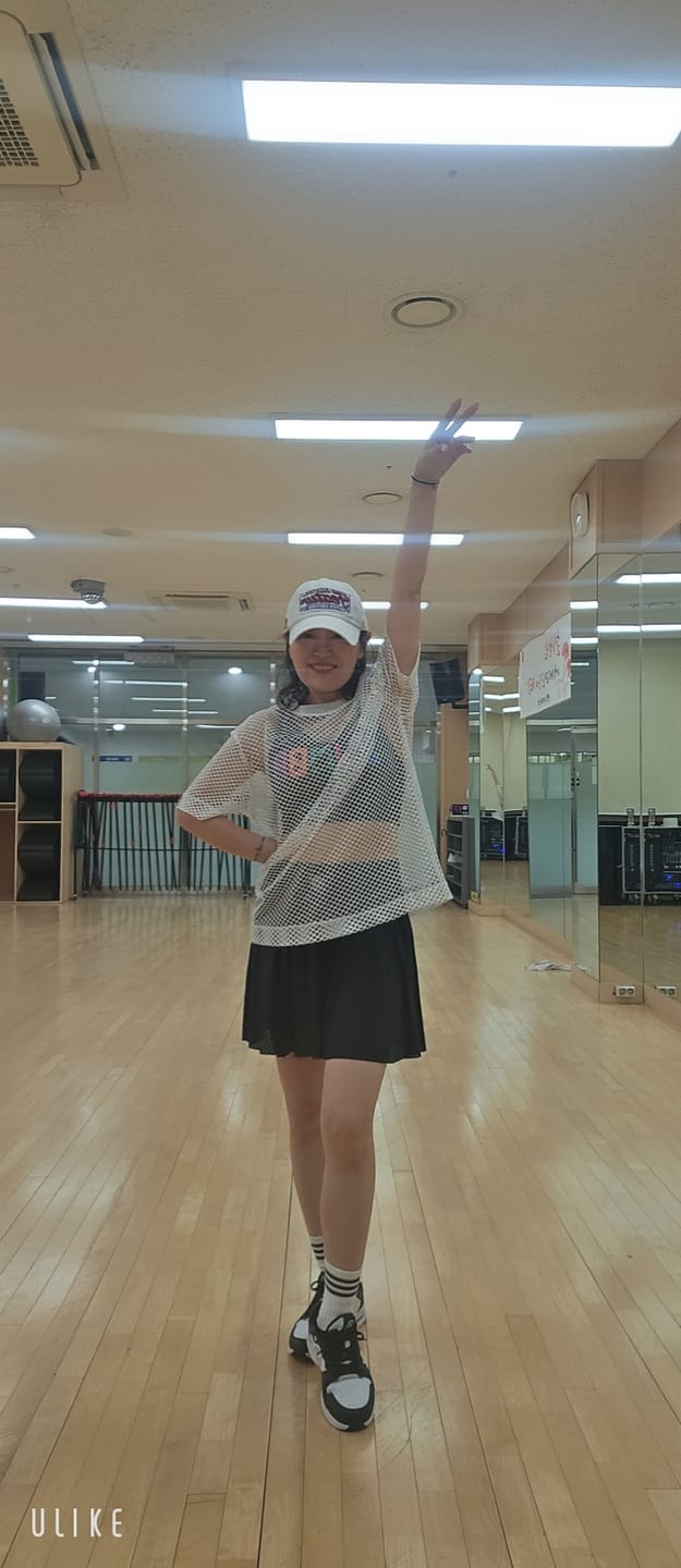 Customer photo review of Worldwide Unisex Mesh Crew Neck Top