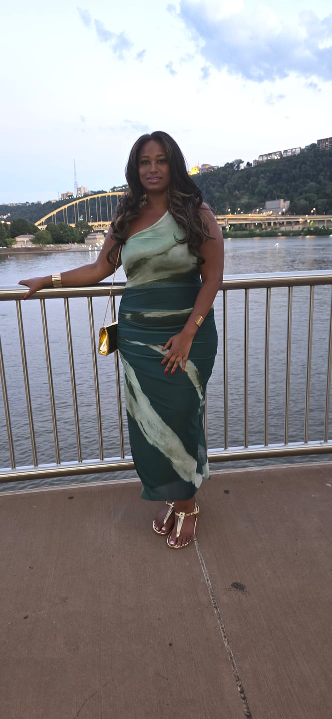 Customer photo review of Sensationnel Bare Luxe Glueless 6x5 Lace Front Wig - 6x5 UNIT 3