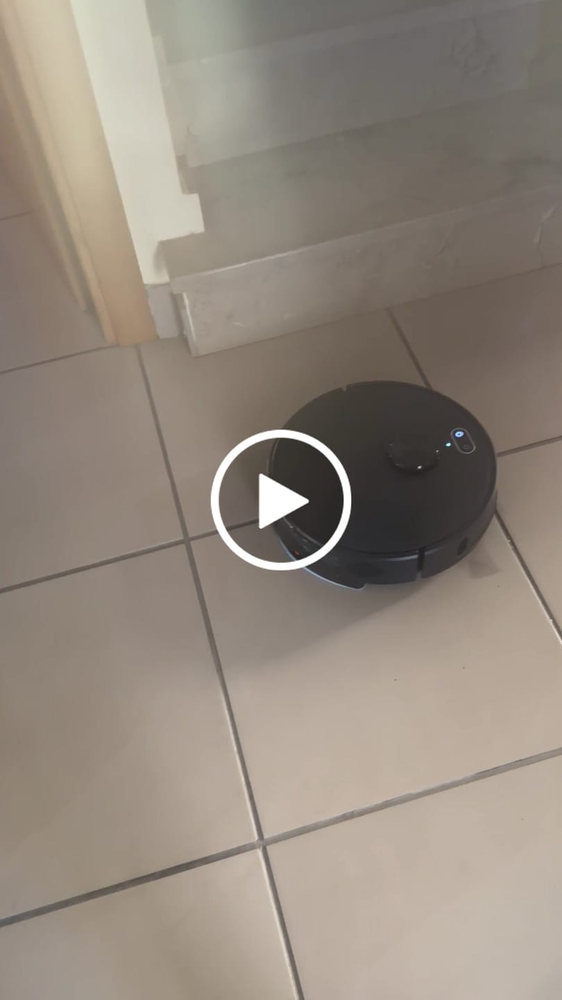 Customer video review of Robot Aspirador V8 Pro – Limpieza automática con función de fregado, navegación inteligente y control mediante aplicación para una limpieza sin esfuerzo
