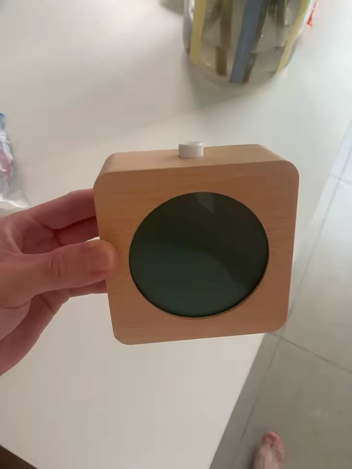 Customer photo review of Réveil digital bois LED