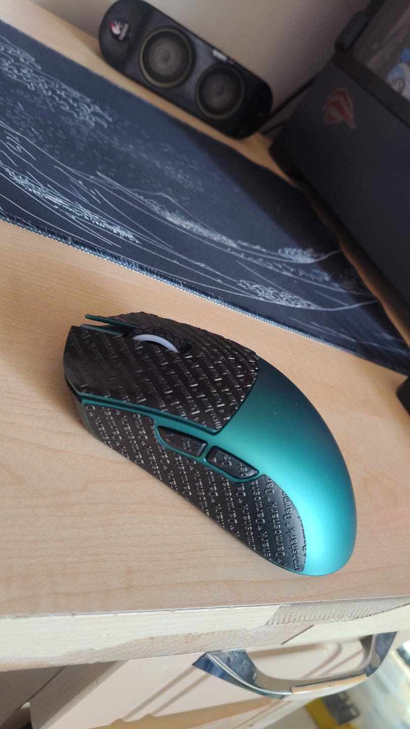 Customer photo review of Darmoshark M3 V2 Wireless Mouse
