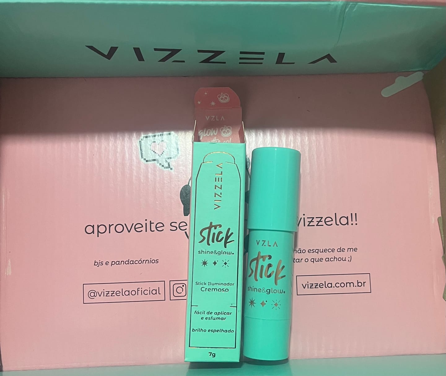 Customer photo review of Shine And Glow – Iluminador Em Stick – Vizzela