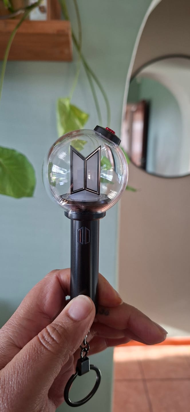 Customer photo review of BTS - OFFICIAL LIGHT STICK VER.4 KEYRING