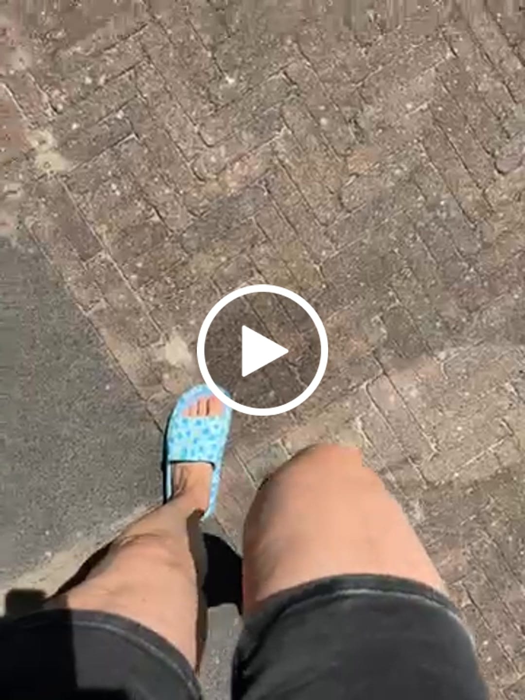 Customer video review of HappyFlops Botanics