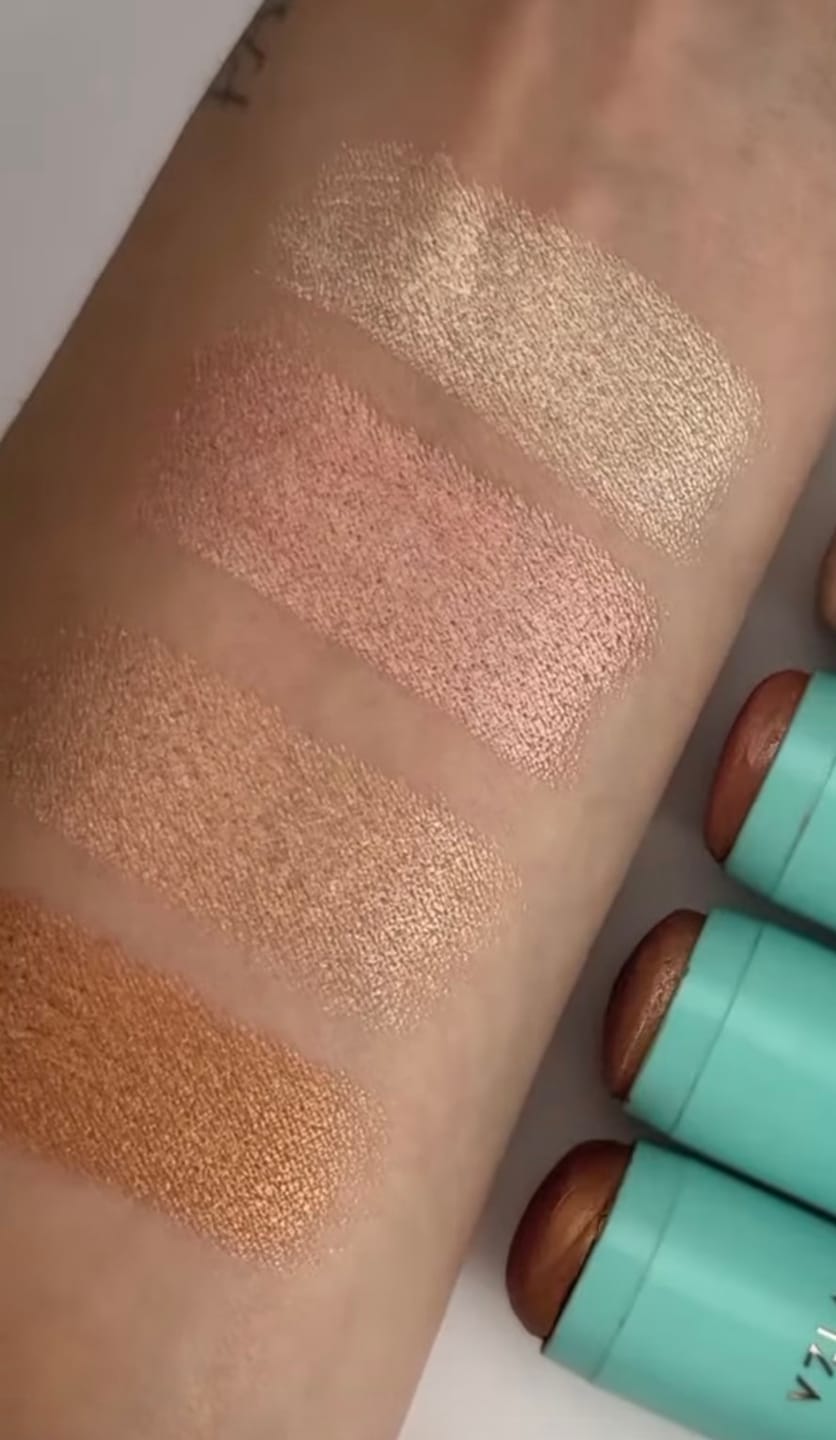 Customer photo review of Shine And Glow – Iluminador Em Stick – Vizzela