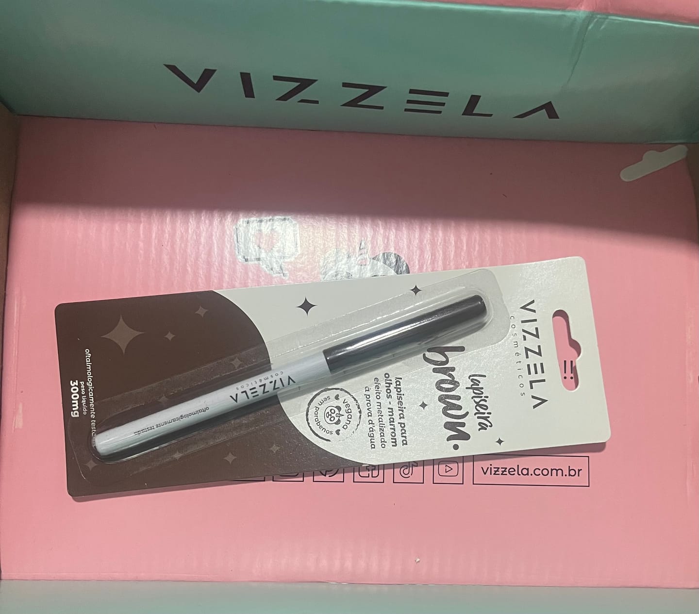 Customer photo review of Lapiseira Para Olhos Brown - Vizzela - Marrom Efeito Metalizado