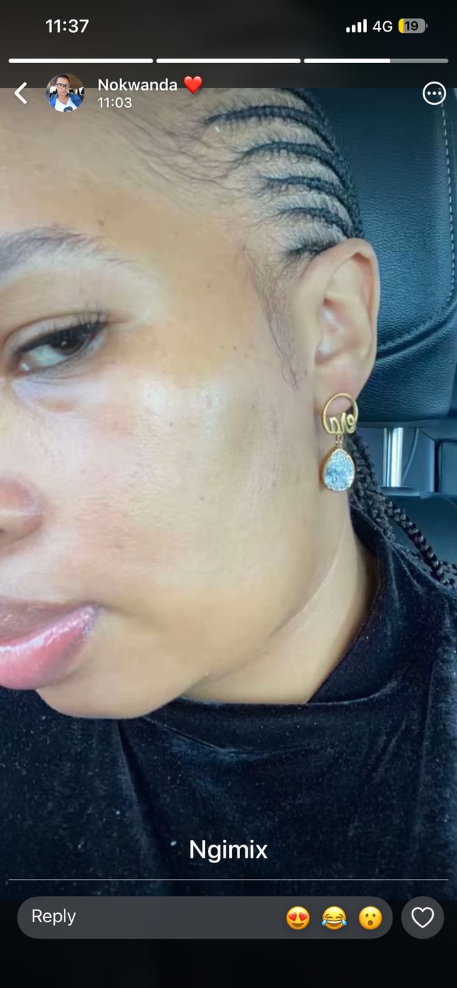 Customer photo review of Gold Era Teardrop Earrings