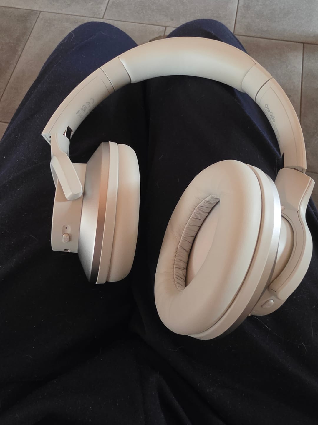 Customer photo review of Oneodio A Series - Bluetooth 5.0 Active Noise Cancelling Wireless Headphones - Built-in Microphone, Type C Charging & Carry Case - Extended 2 Year Warranty Included