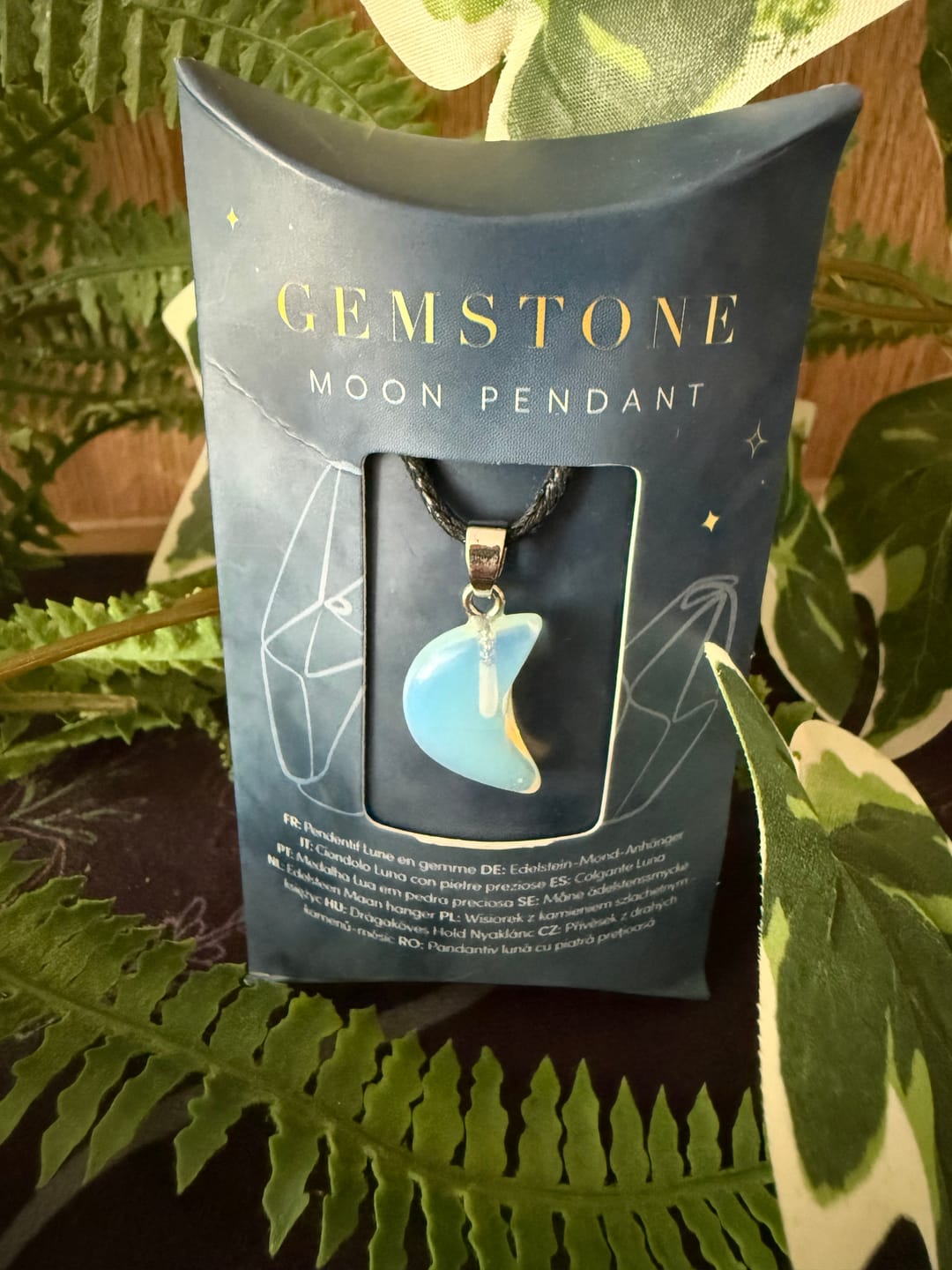 Customer photo review of Edelstein-Anhänger Mondform – Naturstein Kette Witchy Schmuck