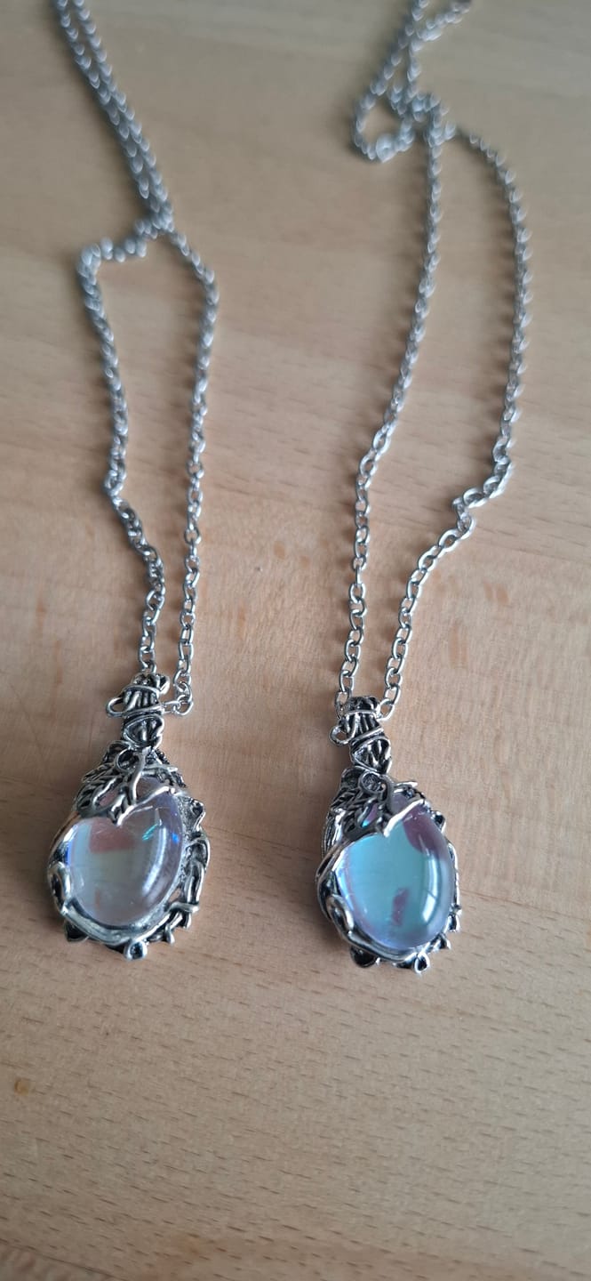 Customer photo review of Mondstein Halskette - Draht-Anhänger