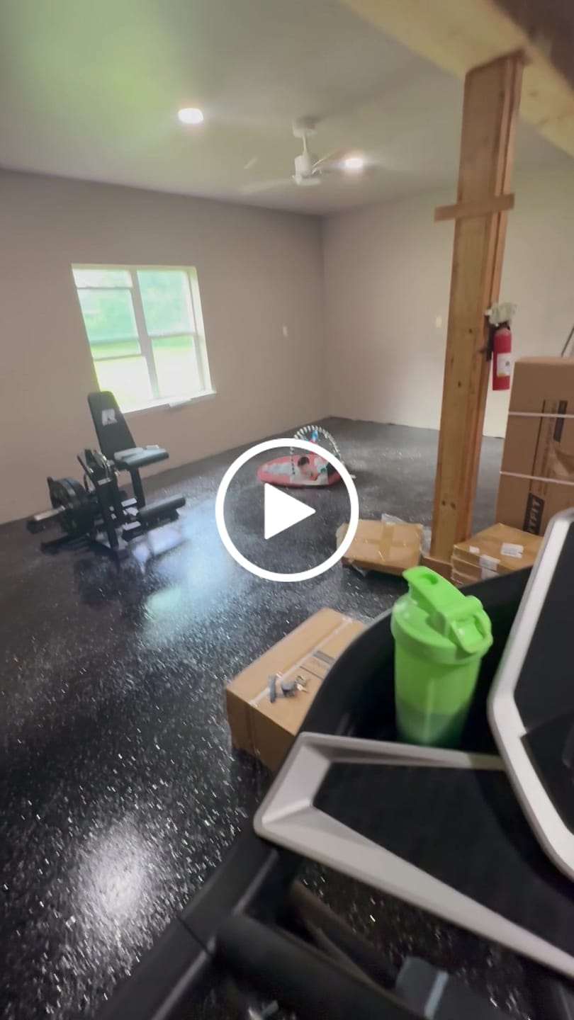 Customer video review of RitFit PSR05 2.0 Multifunctional Smith Machine Power Rack with LAT-Pull Down System