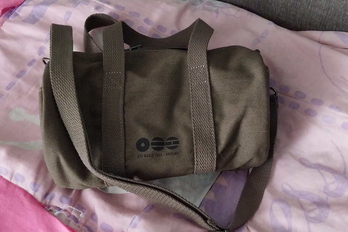 Customer photo review of [2ND PRE-ORDER] BTS - ARIRANG WORLD TOUR OFFICIAL MD OFFICIAL LIGHT STICK BAG