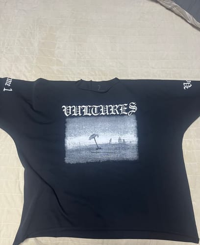 Customer photo review of Vultures Longsleeve White G5