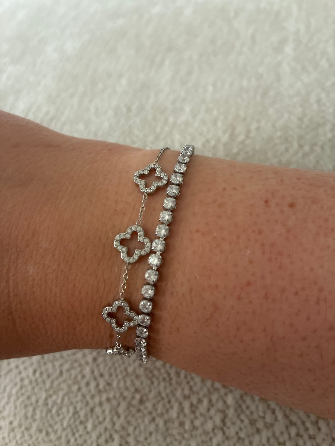 Customer photo review of Spring Lucky Leaf Armband 14K Vergoldet