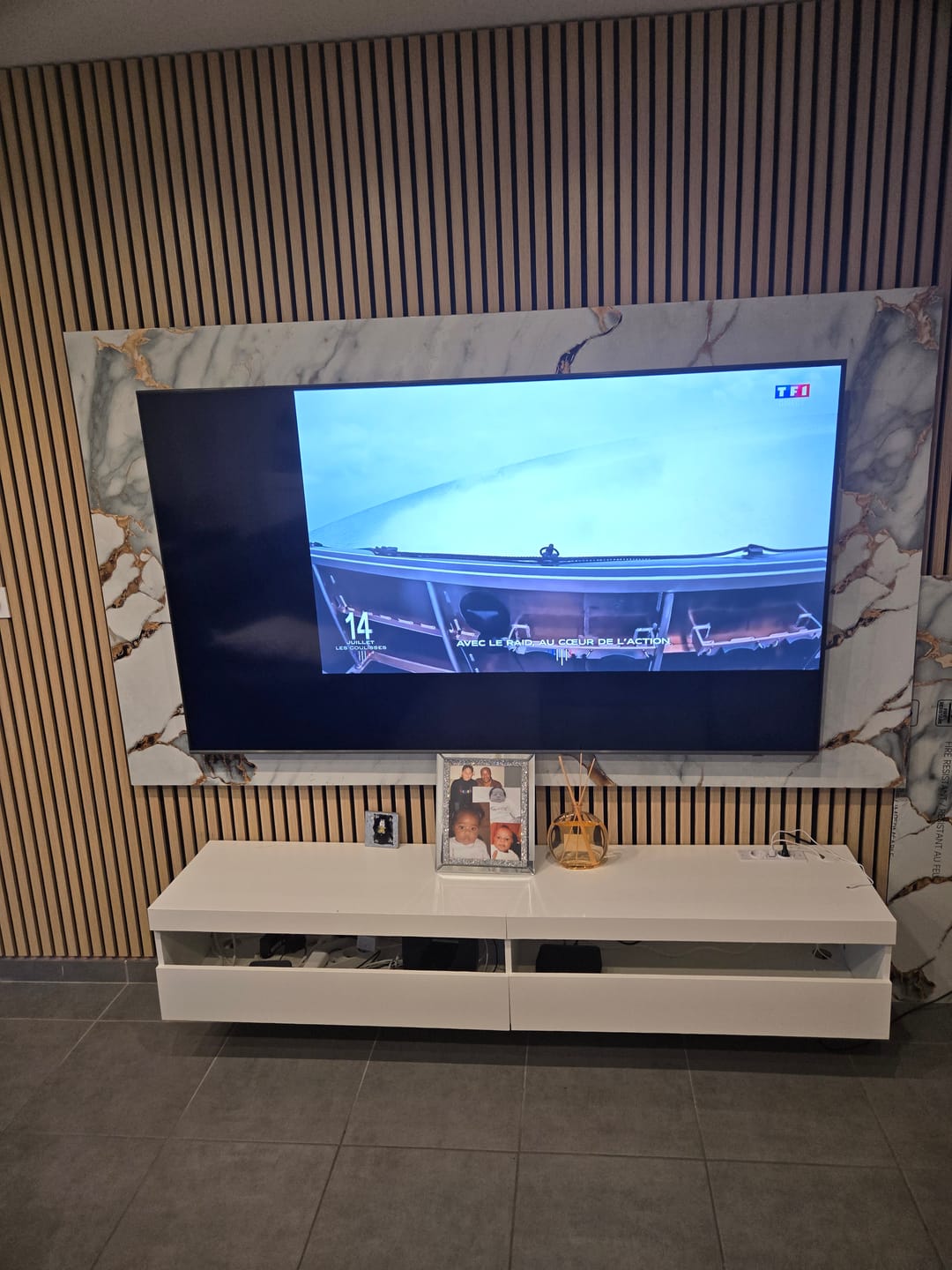 Customer photo review of Panneau Mural PVC Marbre Qatar – Veiné doré, Facile a Poser
