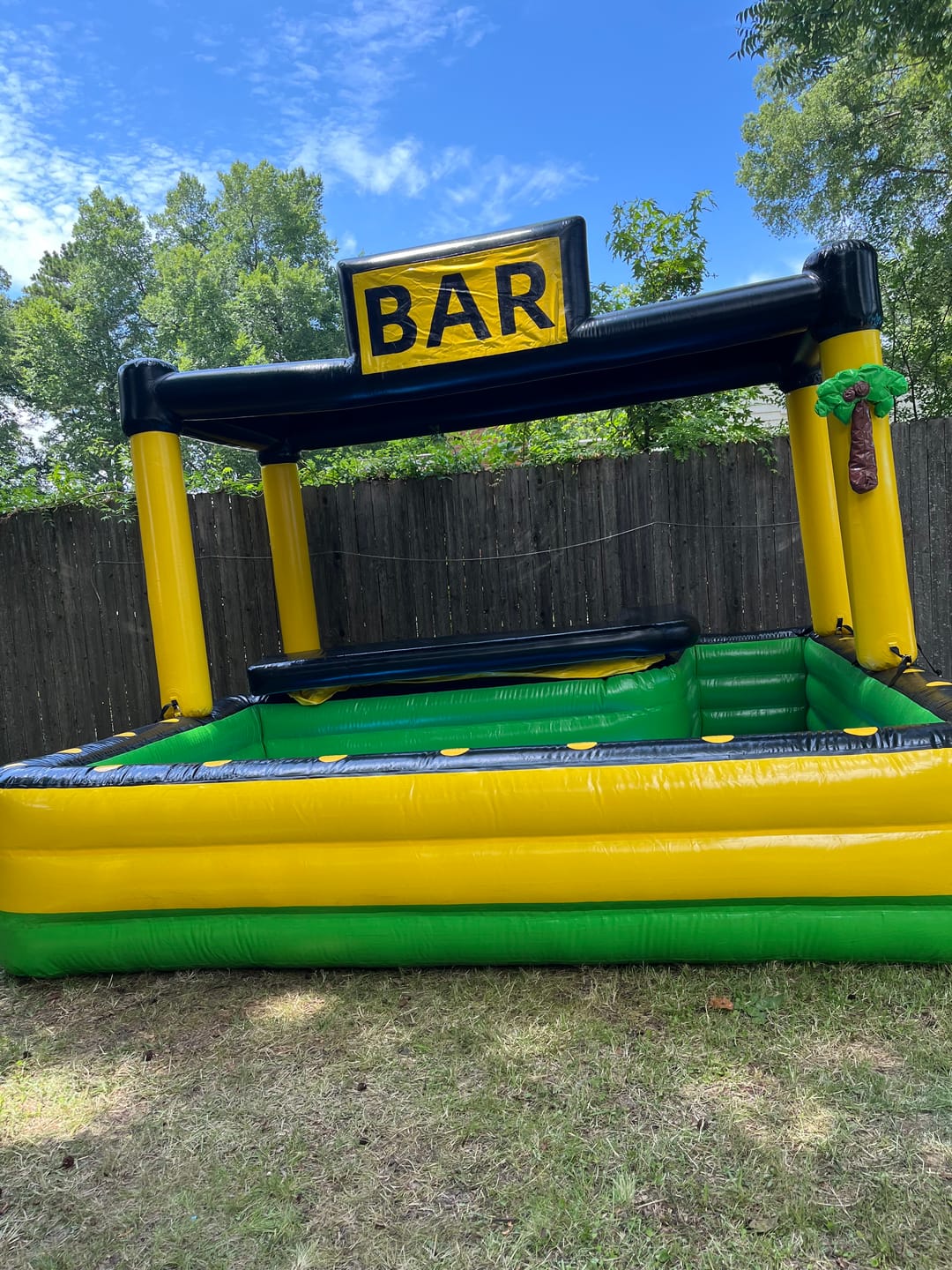Customer photo review of Awesome Inflatable Pool Bar Inflatable Pub House Blow Up Pool Bar for Party