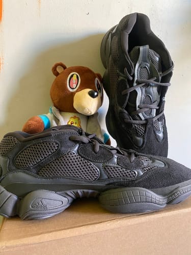 Customer photo review of Yeezy 500 Utility Black G5