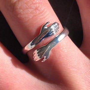 Customer photo review of Nivora Hug Ring