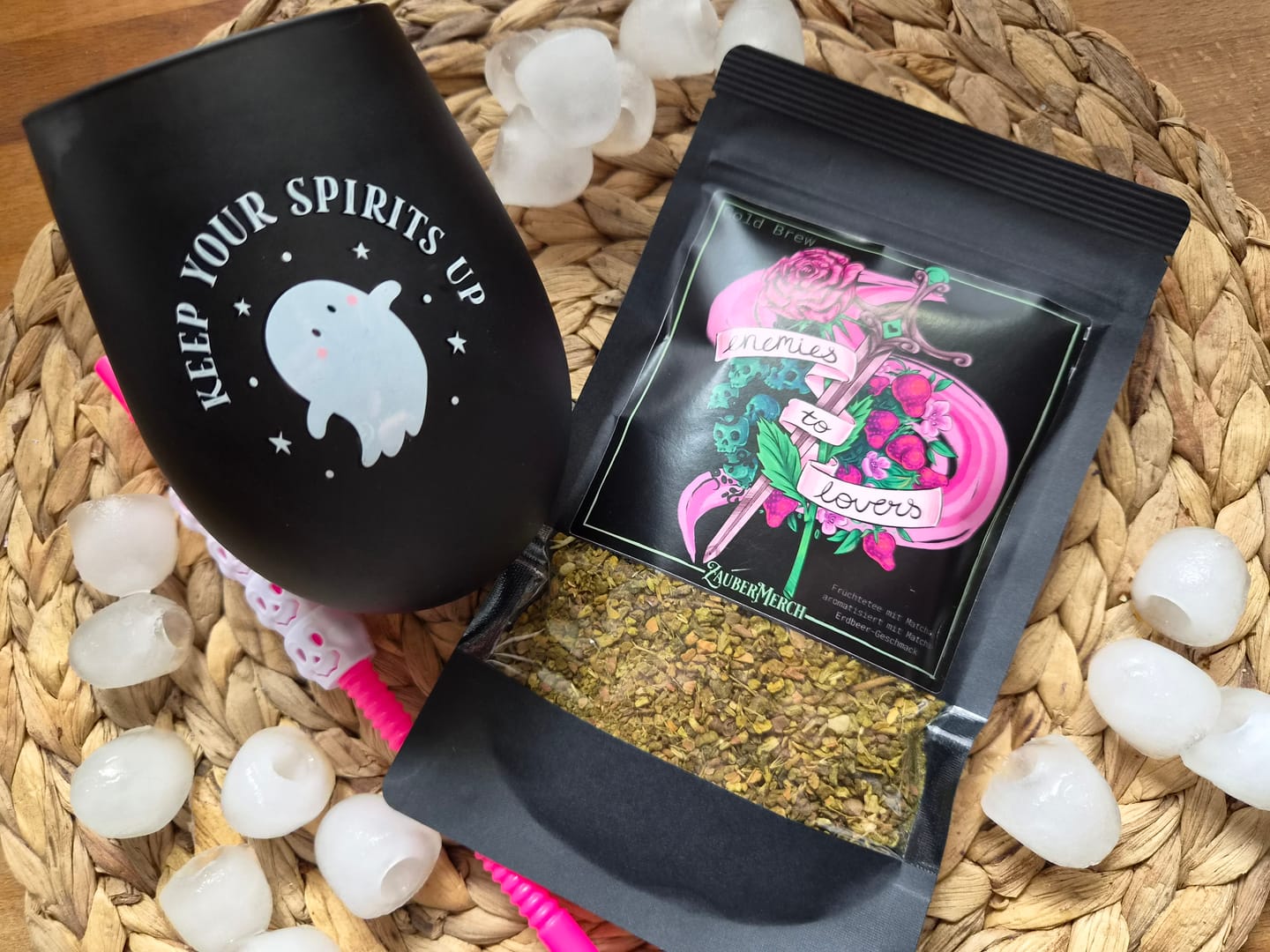 Customer photo review of Enemies to Lovers Cold Brew Tee – Matcha Erdbeere Eistee