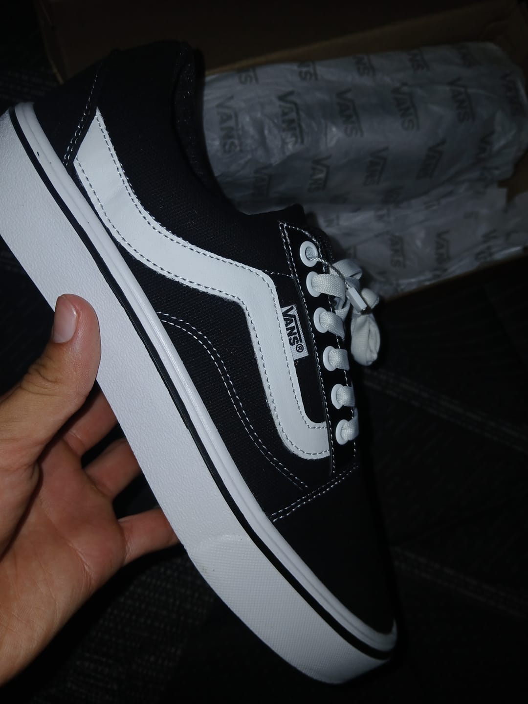 Customer photo review of Tenis 175 Choclo Negro Blanco