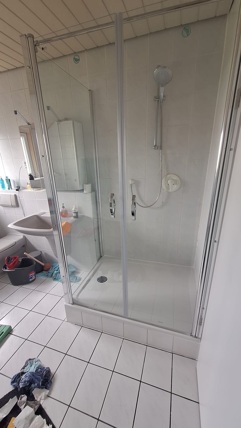 Customer photo review of Eckdusche Duschkabine mit Pendeltür, ESG, Klarglas - Tür 120cm, Höhe: 195cm