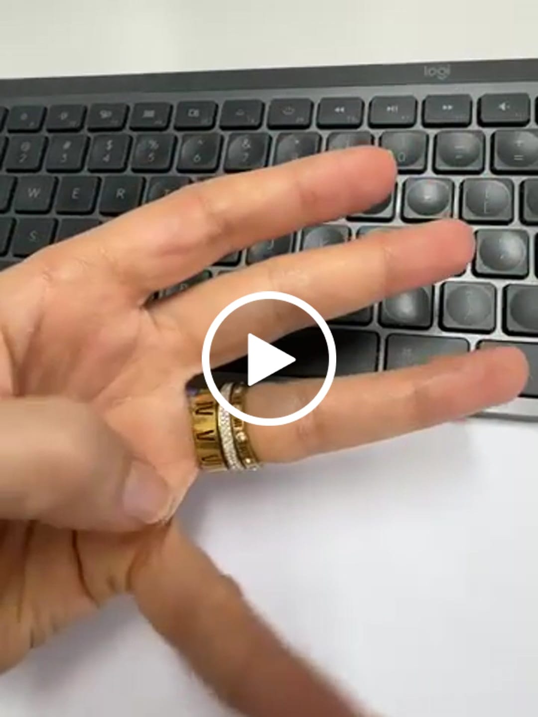 Customer video review of Anel Aro Triplo Algarismo Romano Banhado em Ouro 18K