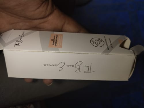 Customer holding the white box of the newly received Advance Lip Pigmentation Cream.
