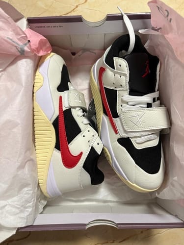 Customer photo review of Jordan Jumpman Jack TR Travis Scott en rojo G5