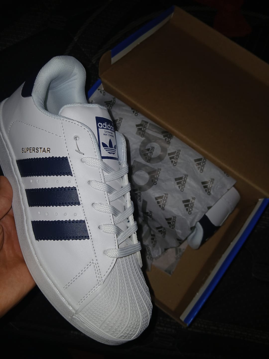 Customer photo review of Tenis Concha Blanco Marino