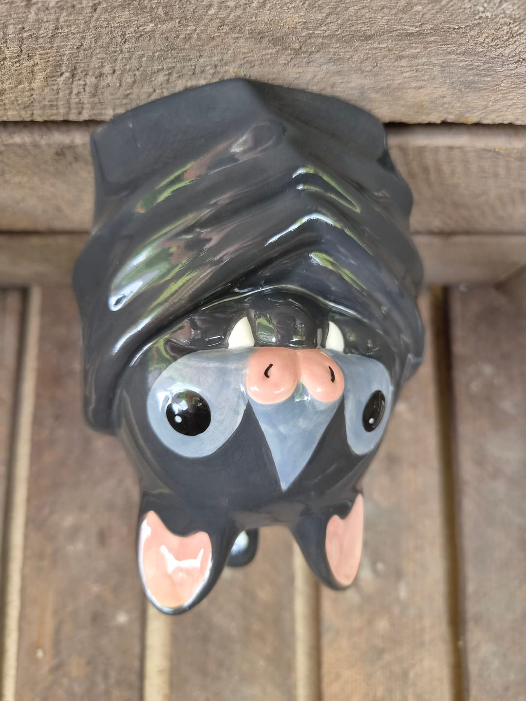 Customer photo review of Auf dem Kopf stehende Fledermaus Tasse – Becher aus Keramik in Fledermaus Form