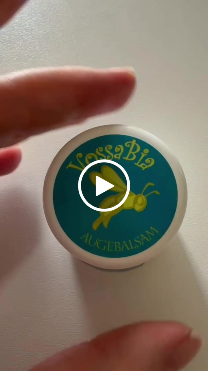 Vídeo reseña de un cliente sobre el bálsamo para ojos.