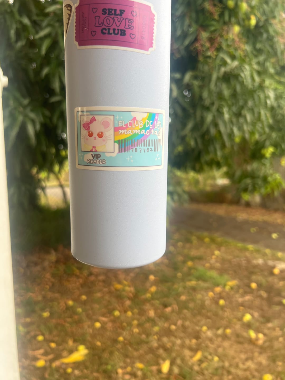 Customer photo review of El club de las mamacitas (Sticker Laminado)