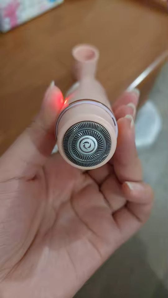 Customer photo review of SilkyLisse | Le Rasoir Féminin 2-en-1 Pour Zones Sensibles