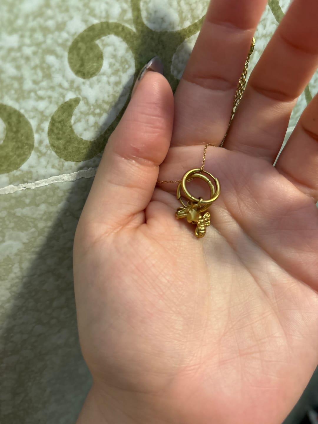 Customer photo review of Aretes Beecuff