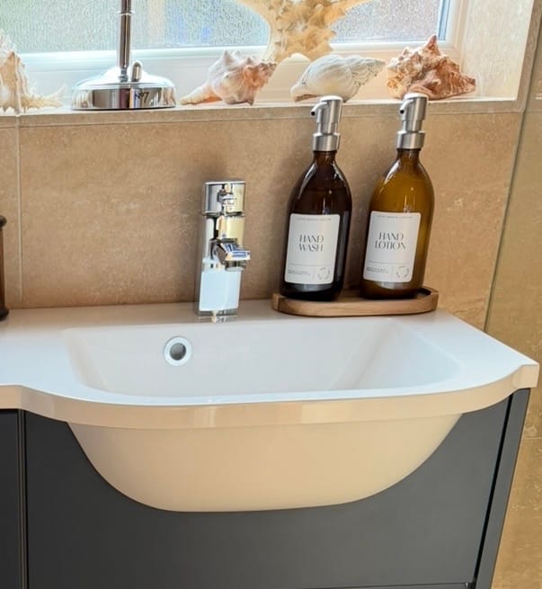 Customer photo review of 500ml Amber Glass Bottle with Metal Pump White Label
