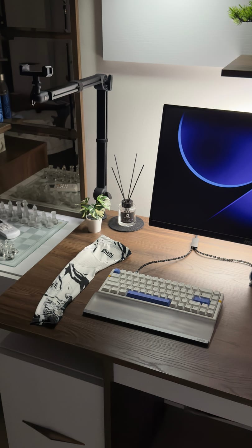 Customer photo review of Wraith Esports Arm Sleeve