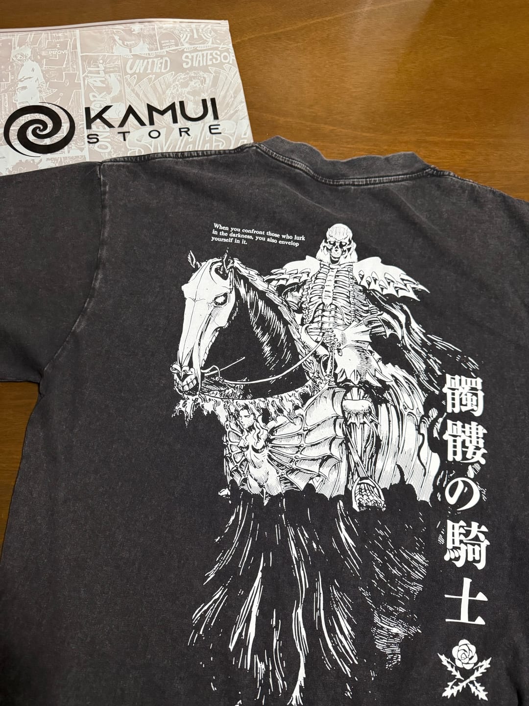 Customer photo review of Camisa Skull Knight ACID WASH - Berserk