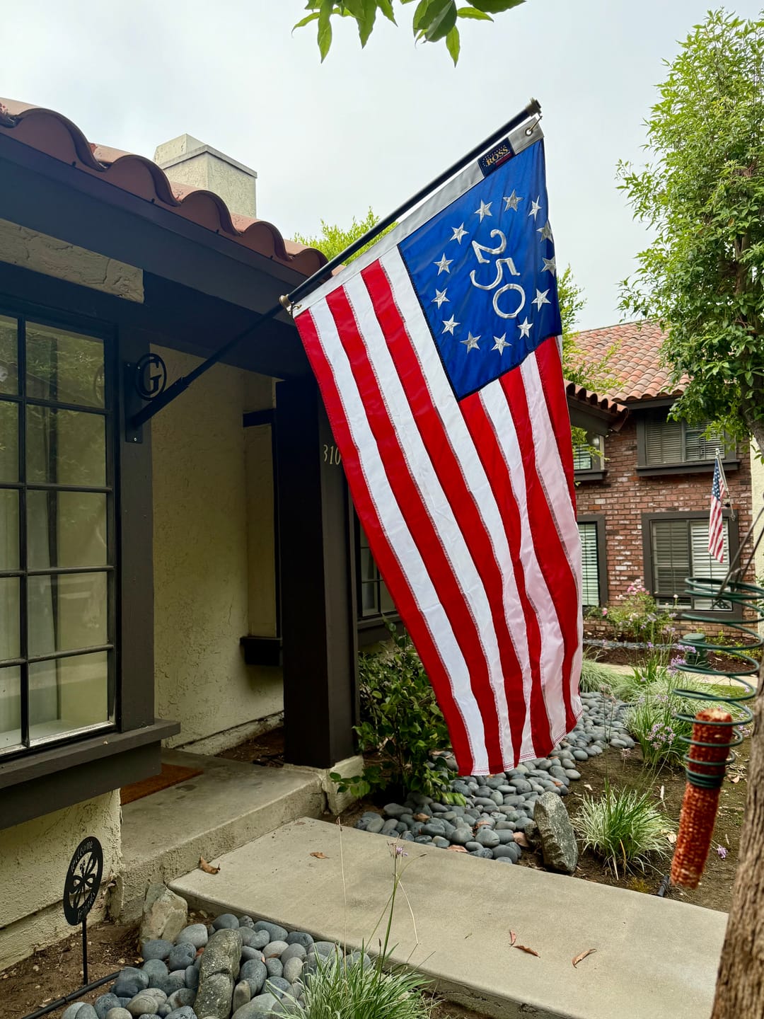 Customer photo review of Non-Tangle Flagpole Spinners