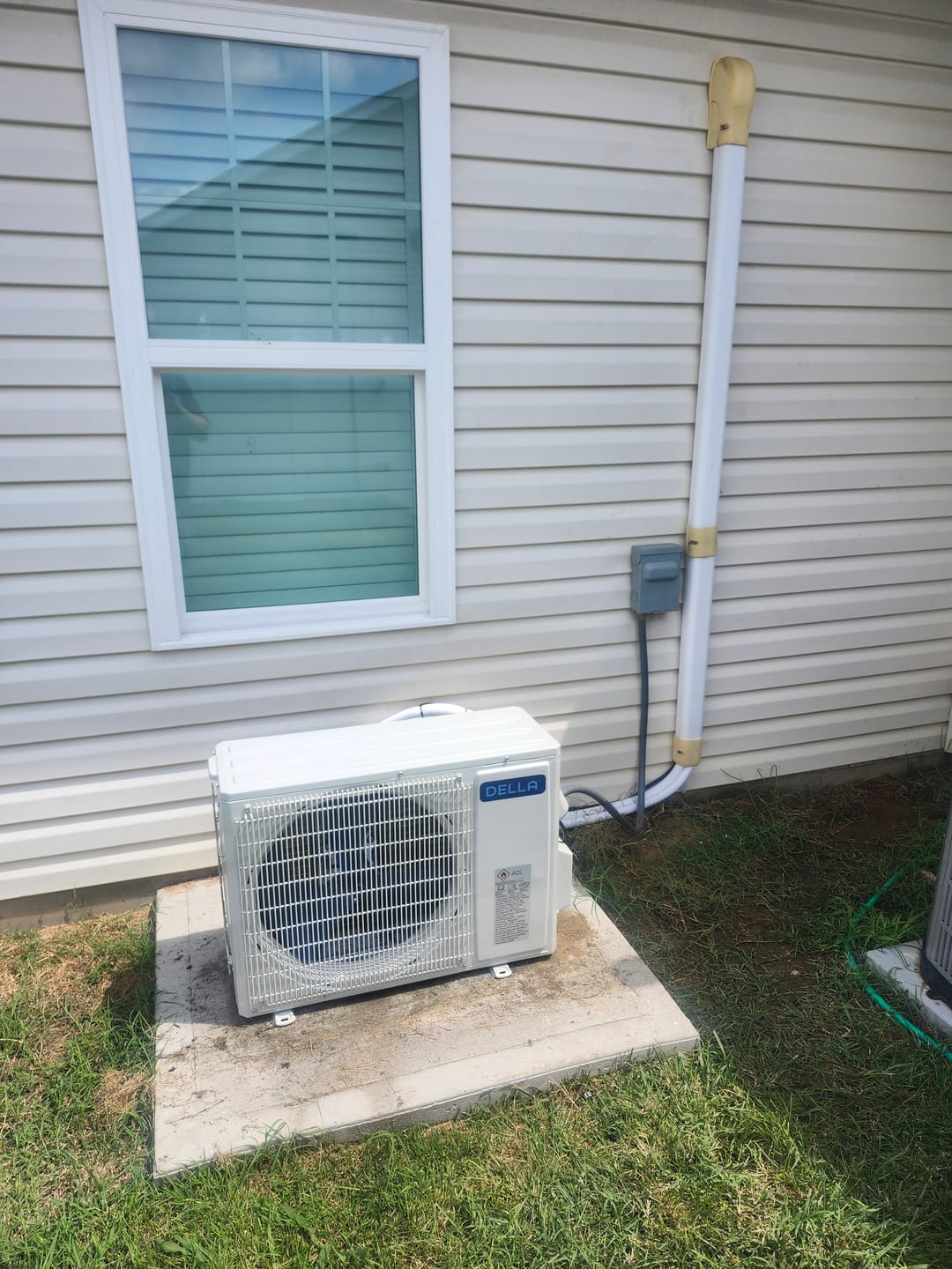 Customer photo review of DELLA Motto Series 12000 BTU 20 SEER2 Mini Split Heat Pump AC – 115V, Up to 550 Sq.Ft.