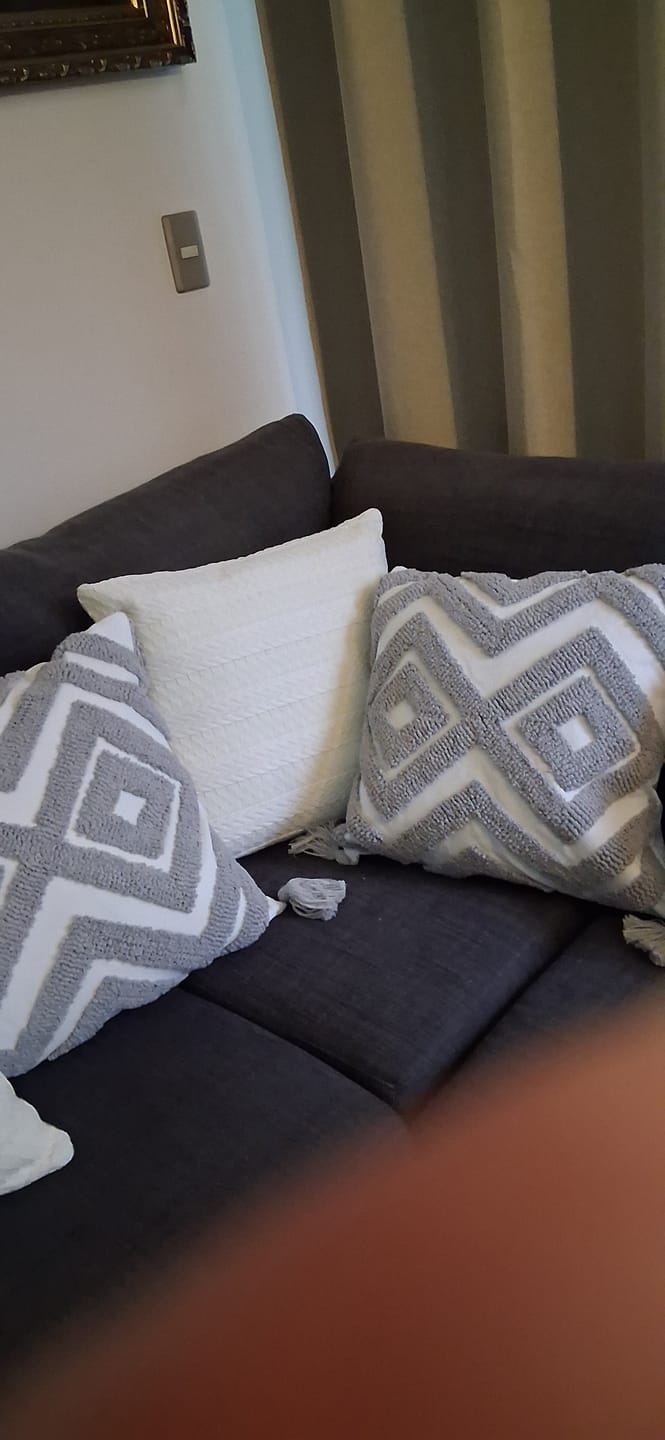 Customer photo review of Funda de Cojín Boho Tejida Funda Almohadon Sofa Diseño Linea 45x45cm