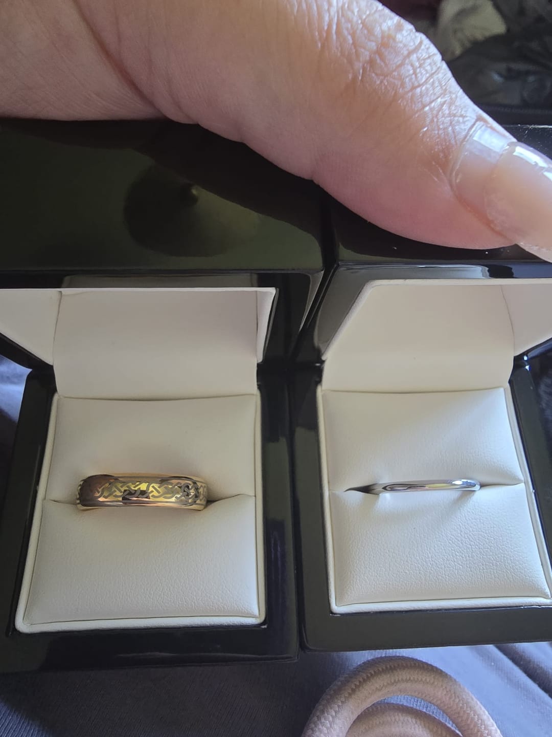 Customer photo review of White Gold 2mm Wonder Ring